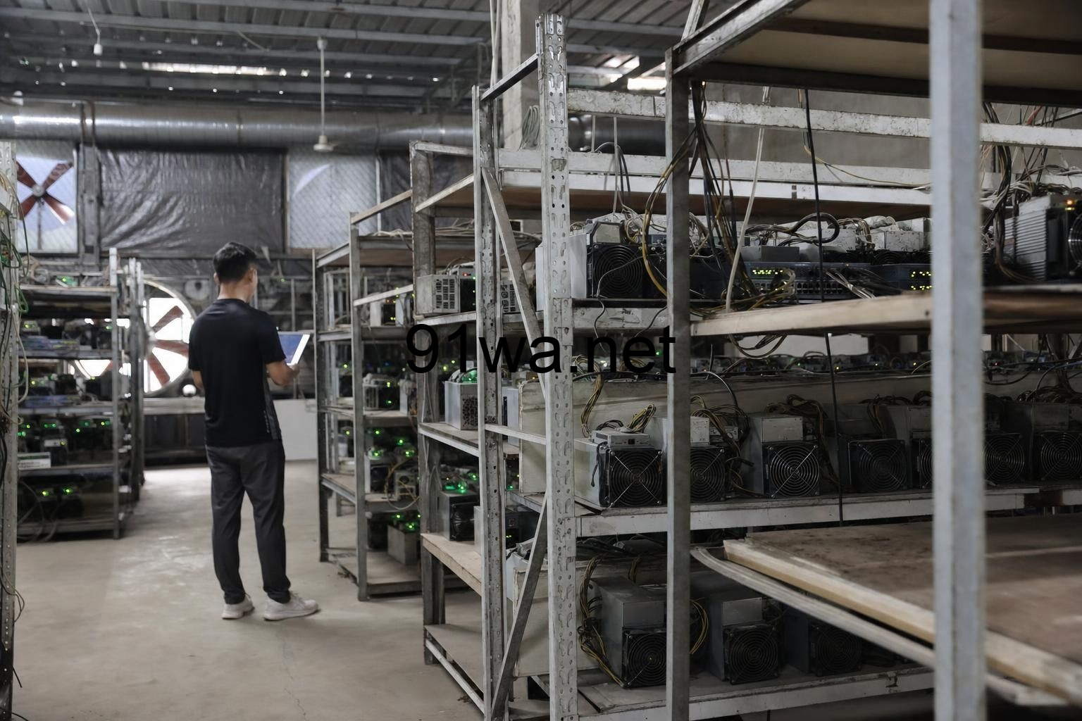 HiveOS 运维要从“能批量操作”走向“敢批量操作”：矿场系统的告警、权限和回滚该重新梳理