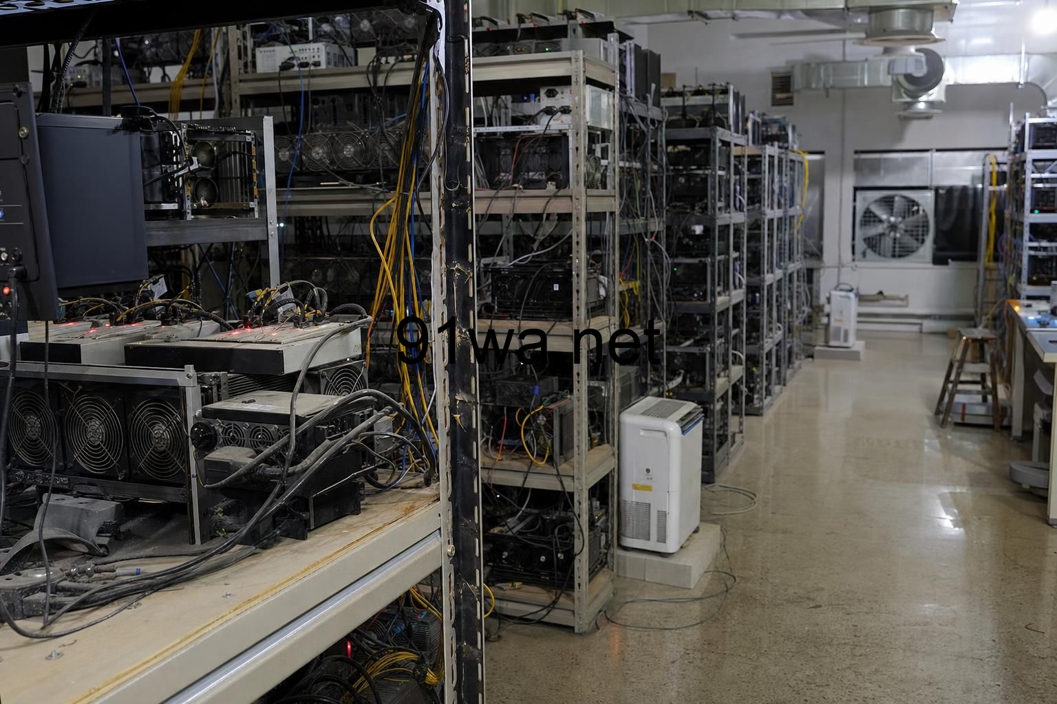 HiveOS 运维要从账号和告警开始：矿场批量操作前先把回滚通道留好