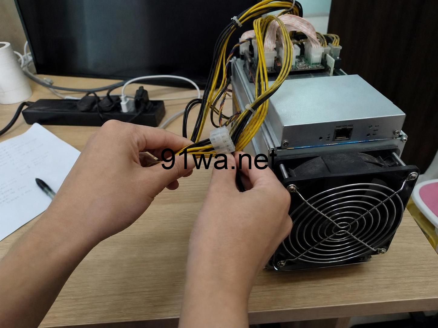 验收第一台矿机时，先别急着改超频参数