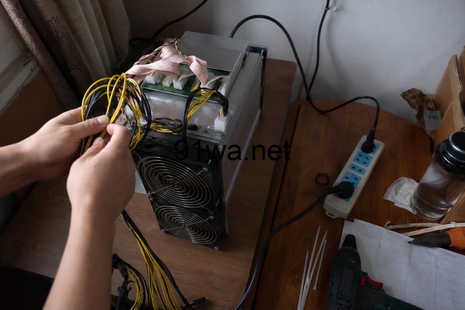 验收第一台矿机时，先别急着看收益截图