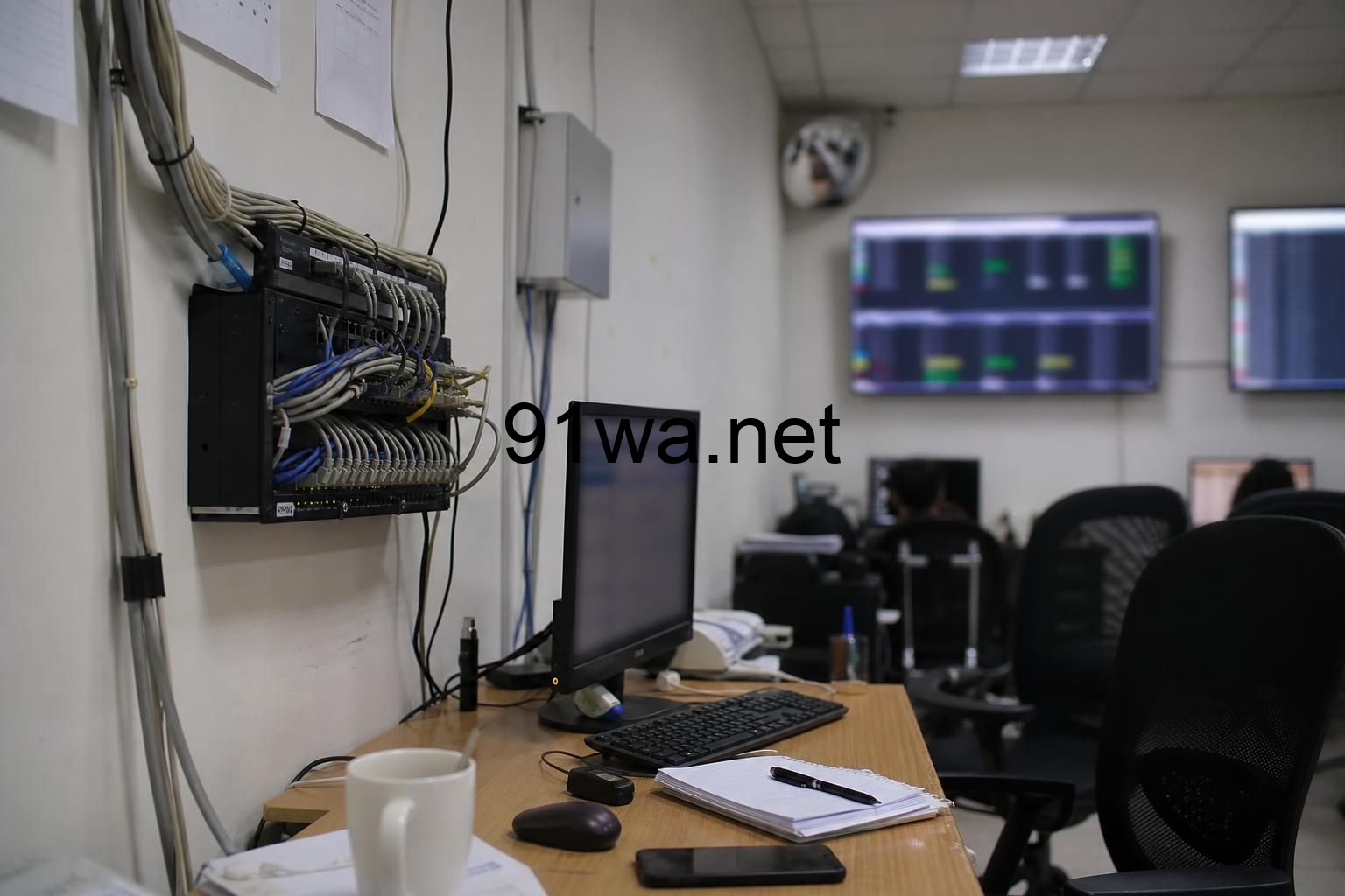 HiveOS 批量操作最怕选错范围，一次全场下发就可能放大故障