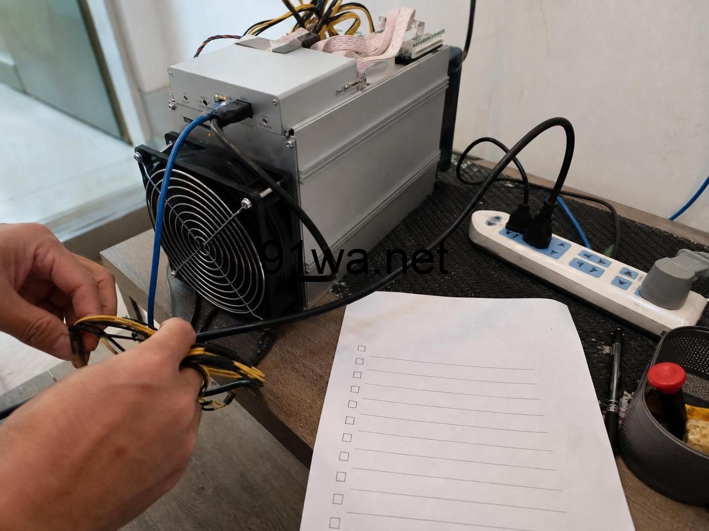 验收第一台矿机：新手开机七天的排障顺序与收益清单