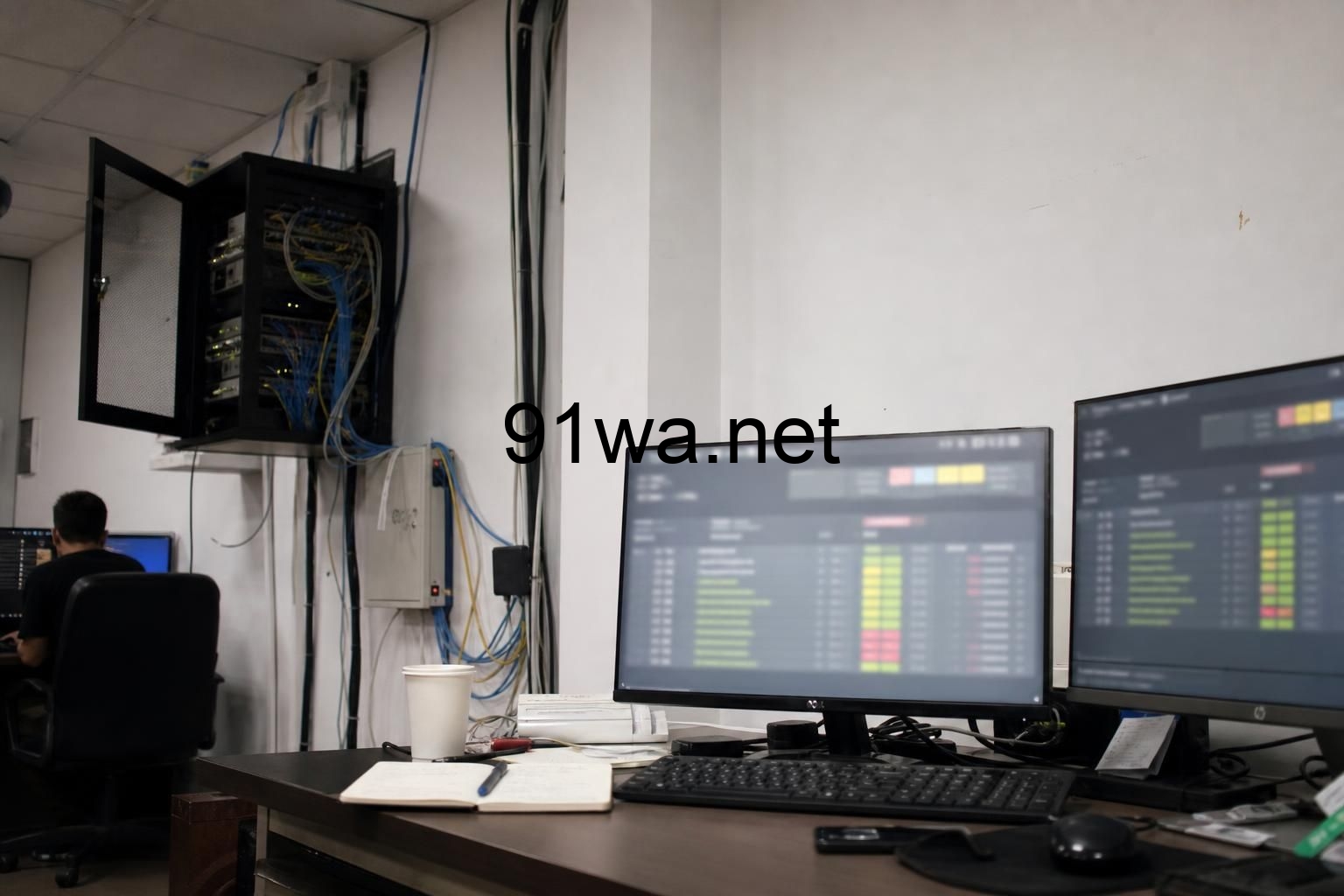今天最该防的是 HiveOS 批量命令越权扩散